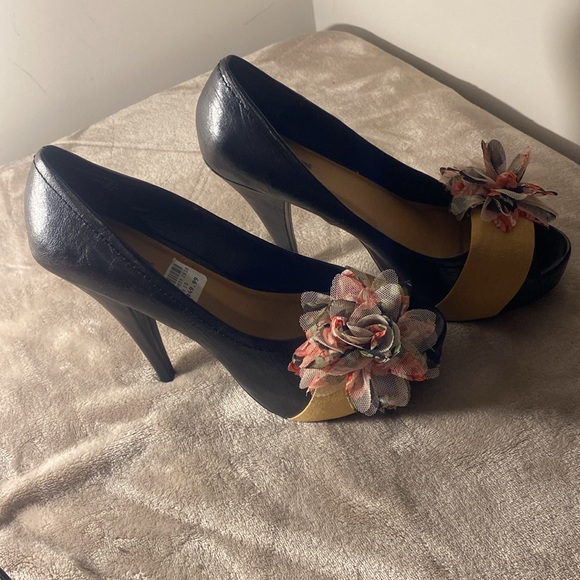 Z London Peep Toe Pump NWT - Size 10 - Picture 3 of 9